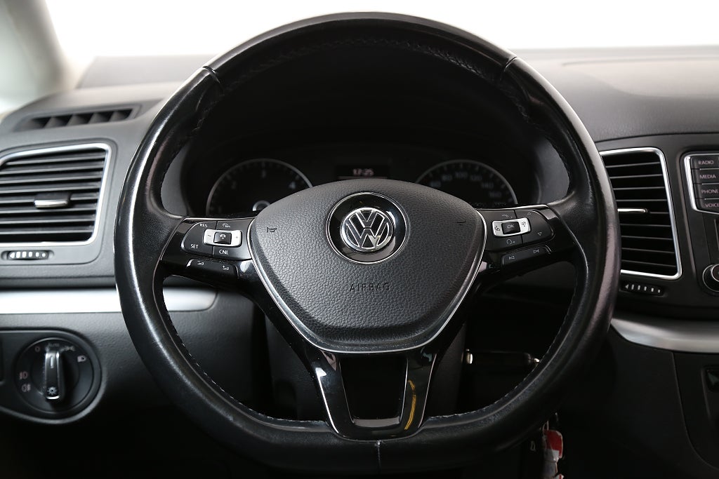 Volkswagen Sharan 2,0 TDI 150hk Premium Aut Panorama 7-sits Värmare Drag