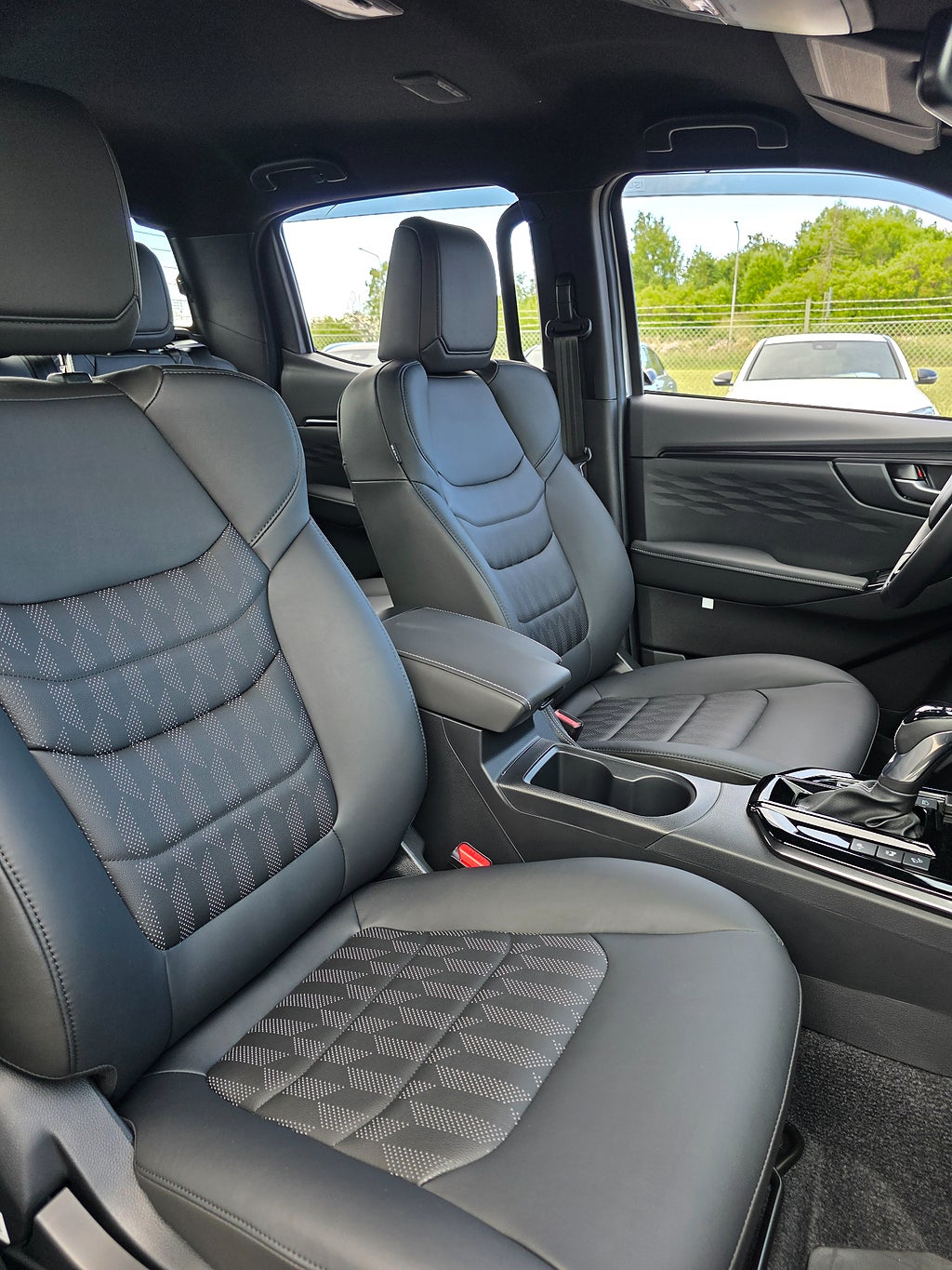Isuzu D-Max XRX Double Cab CNG Låg skatt Snabb lev Ny modell - bild 4