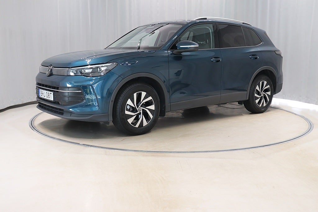 Volkswagen Tiguan 1.5 eTSI 150hk Aut Drag Värmare Kamera Carplay 2026
