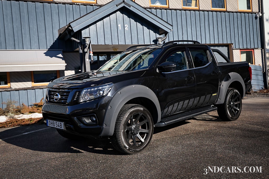 Nissan Navara 2.3 dCi 4WD Black Edition Bredare 20" Flaklock / MOMS