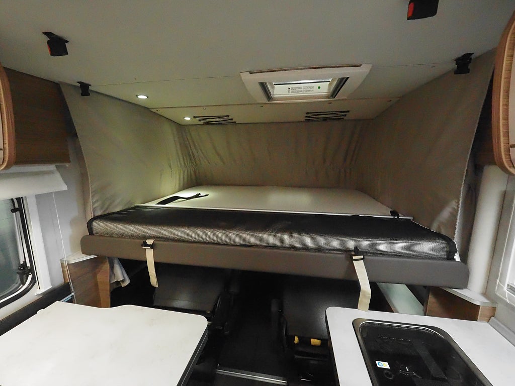 Knaus Van I 550 MF Cykelställ Markis 4 bäddar