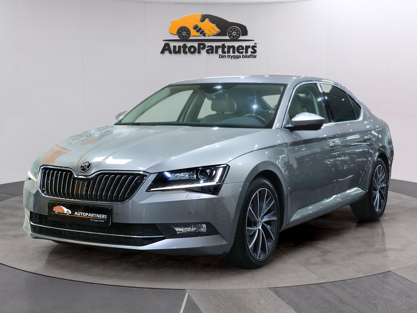Skoda Superb 2016, bild 2/49
