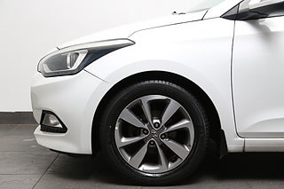 Halvkombi Hyundai i20 8 av 21