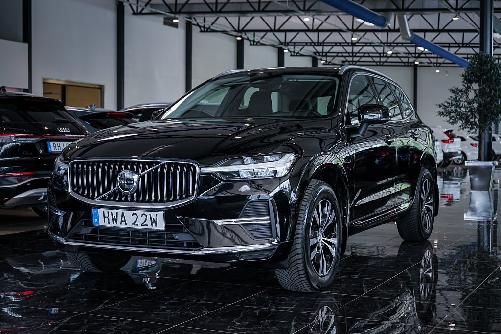 Volvo XC60 Recharge T6 AWD Geartronic Core Edition | Pano | Kamera