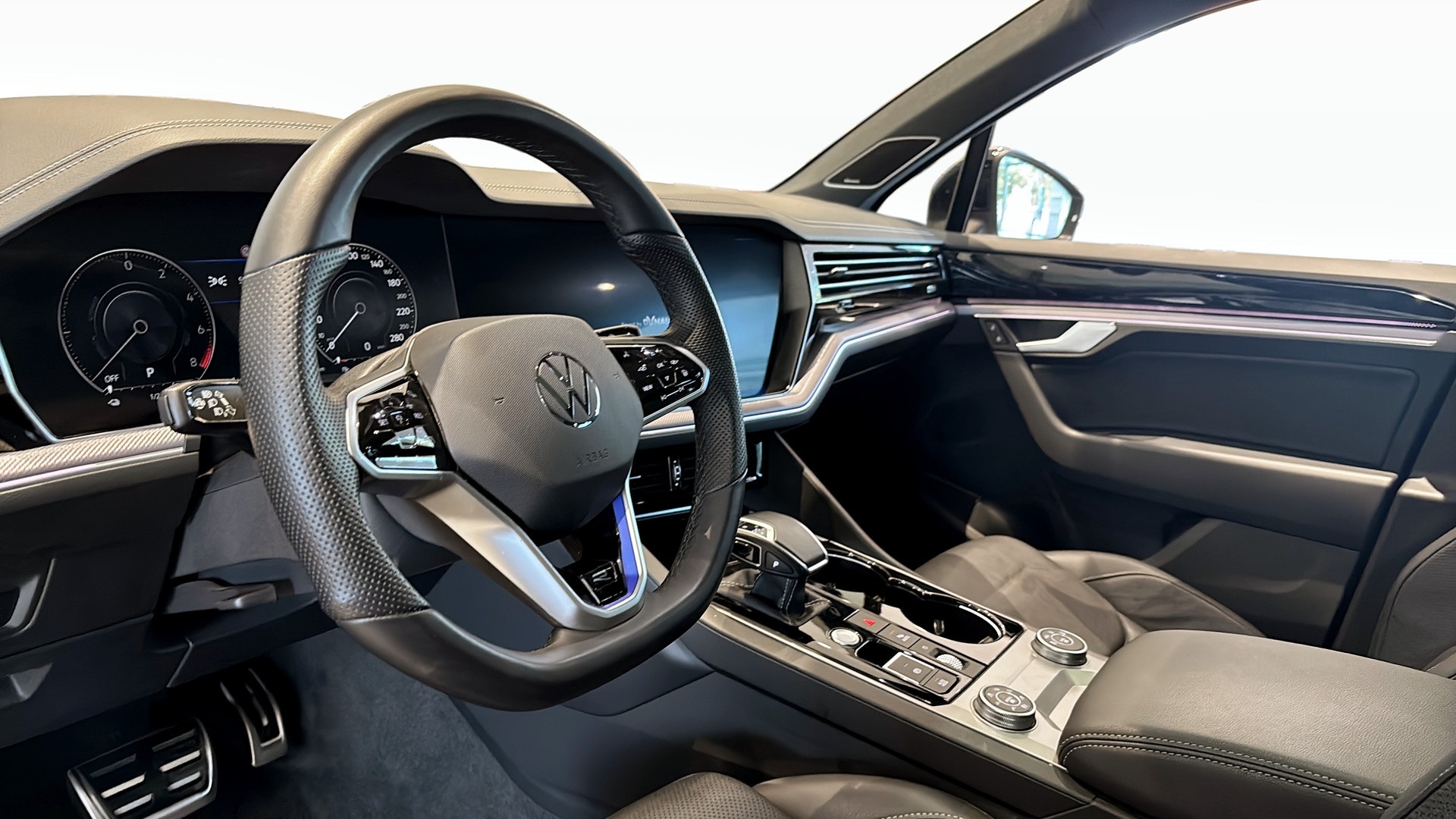 Volkswagen Touareg 2023, photo 2/37