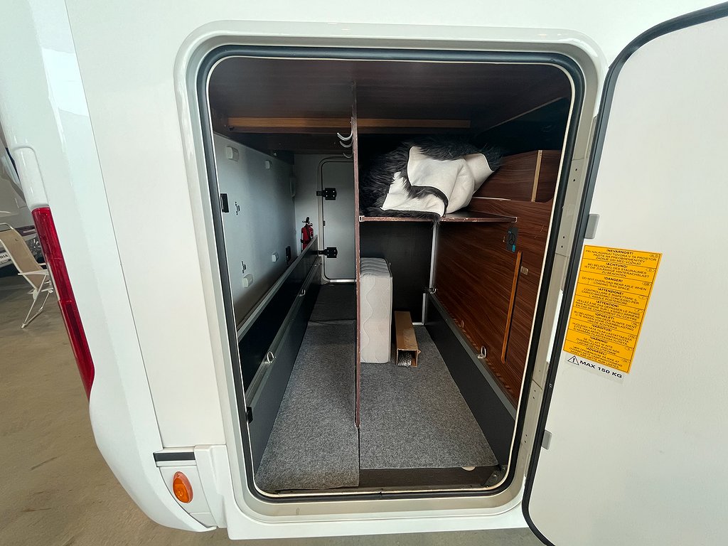 Adria Sonic Plus 700 SL / Automat 150hk / Solcell x2 / Ugn - Adria
