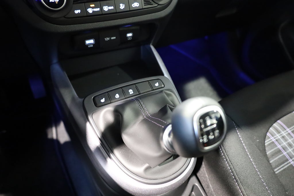 Hyundai i10 1.0 Kamera CarPlay Rattvärme Leasbar 2025