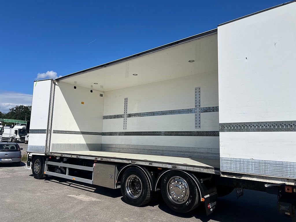 Volvo FM 410 6x2 Skåpbil, Öppningsbarsida, Bussbygg, Värmare