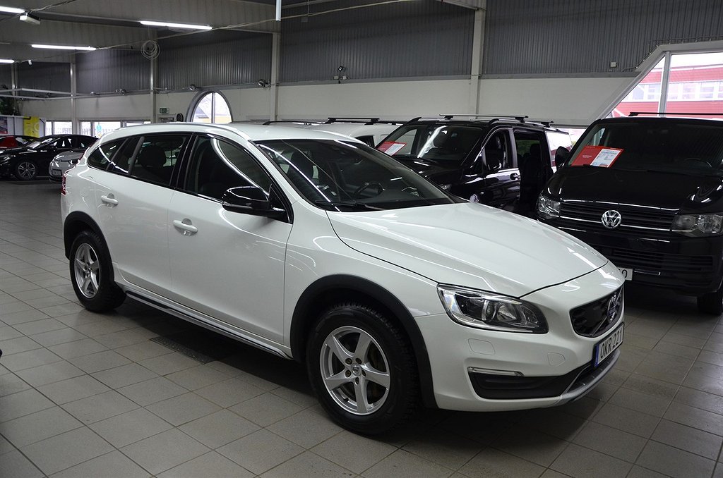 Volvo V60 Cross Country D3 Geartronic, Momentum