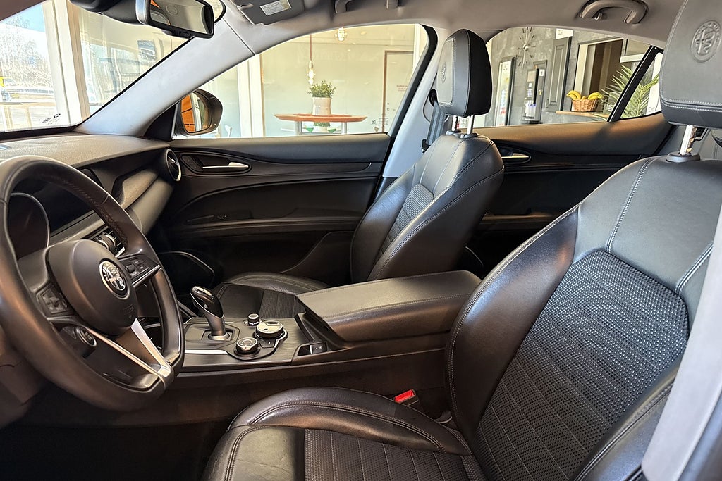 Alfa Romeo Stelvio 2.0 Turbo Super 16V Q4 Kamera Drag Navi  miniatyr 6