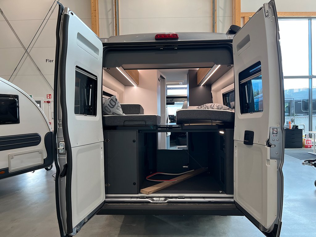 Adria Twin 640 SLB (60Y) / Långbädd / B-körkort / Automat - Adria