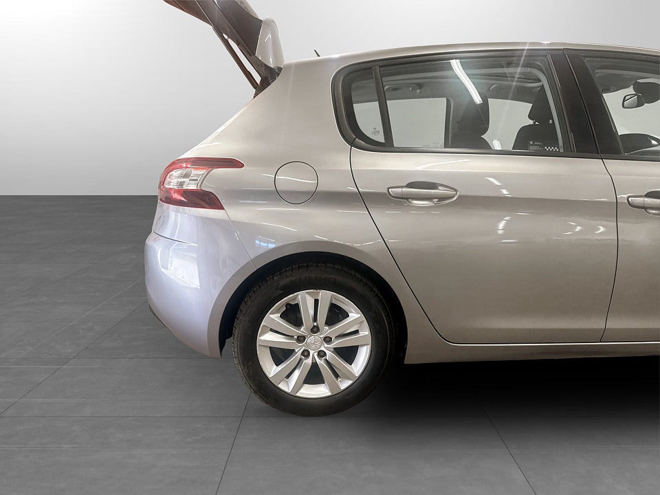 Bild på Peugeot 308 5D Active 1.6 BHDi 120hk Aut PANO P-SENSORER