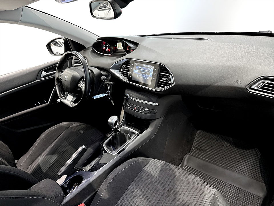 Bild på Peugeot 308 5D Active 1.6 THP 125hk PANORAMA