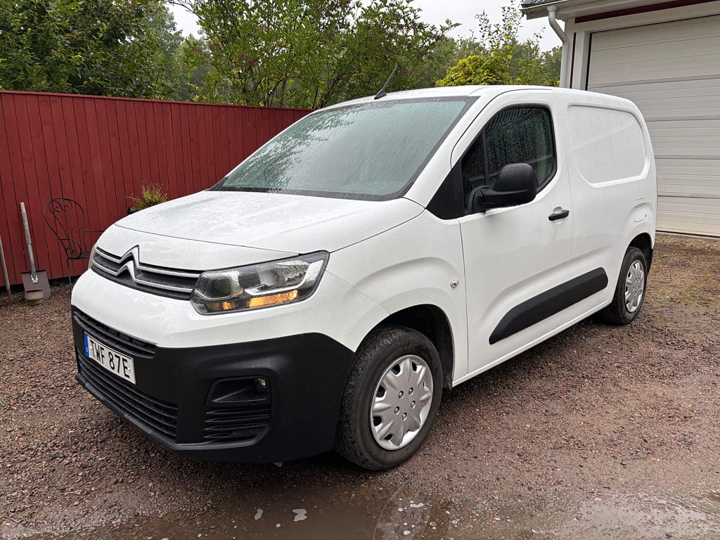 Citroën Berlingo ( Bokad ) 3 sits / Drag / 15000 mil / Nybesiktad 
