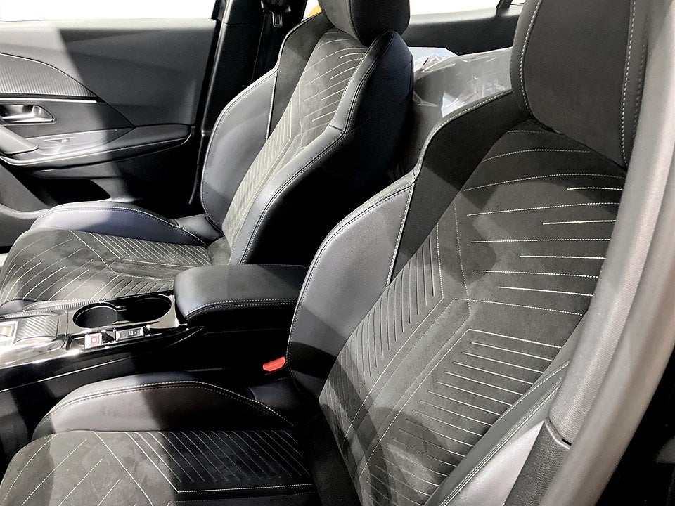 Bild på Peugeot 2008 GT 1.2 PT 130hk Aut - B-KAMERA, ELSTOL