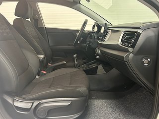 Halvkombi Kia Rio 11 av 22