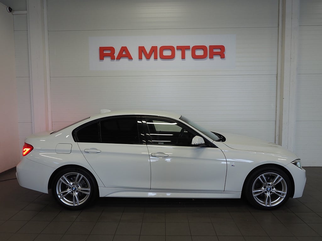 BMW 320d Sedan xDrive 190hk M Sport |Navi|Skinn|Kamera|Drag|
