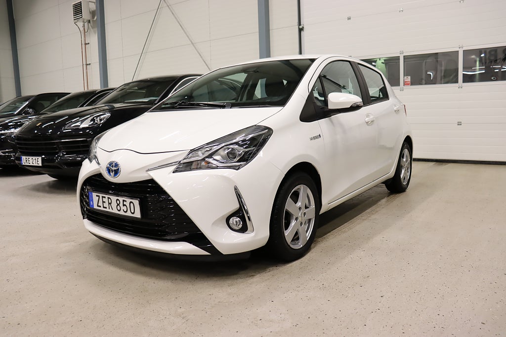 Toyota Yaris Hybrid e-CVT Active B-Kamera 101hk