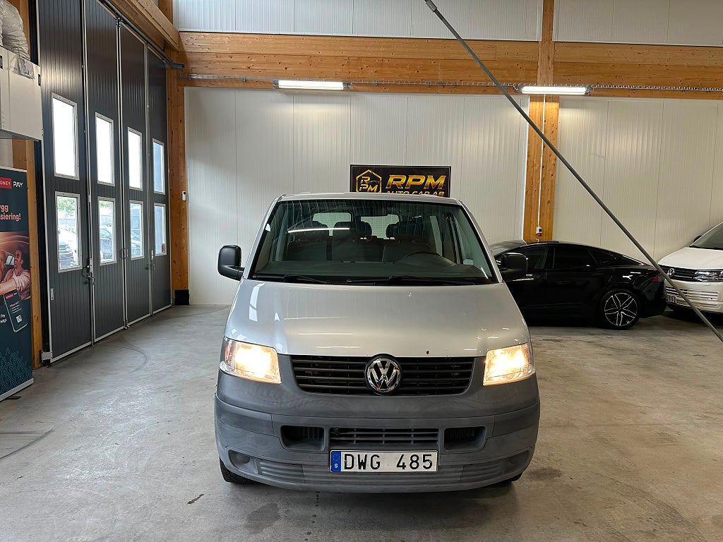 Volkswagen Caravelle 2.5TDI 131HK AUT 9-SITS NYSERV NYBES RÄNTEFRITT