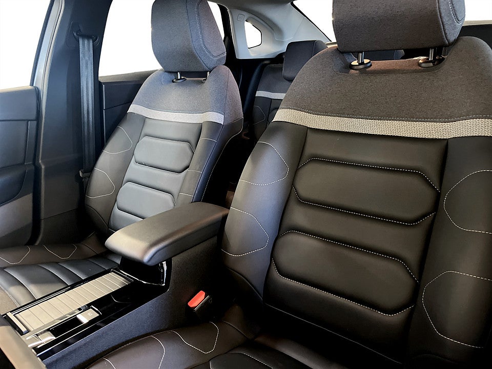 Bild på Citroën C4-X Shine 1.2 PT 130hk Aut B-KAMERA RATTVÄRME