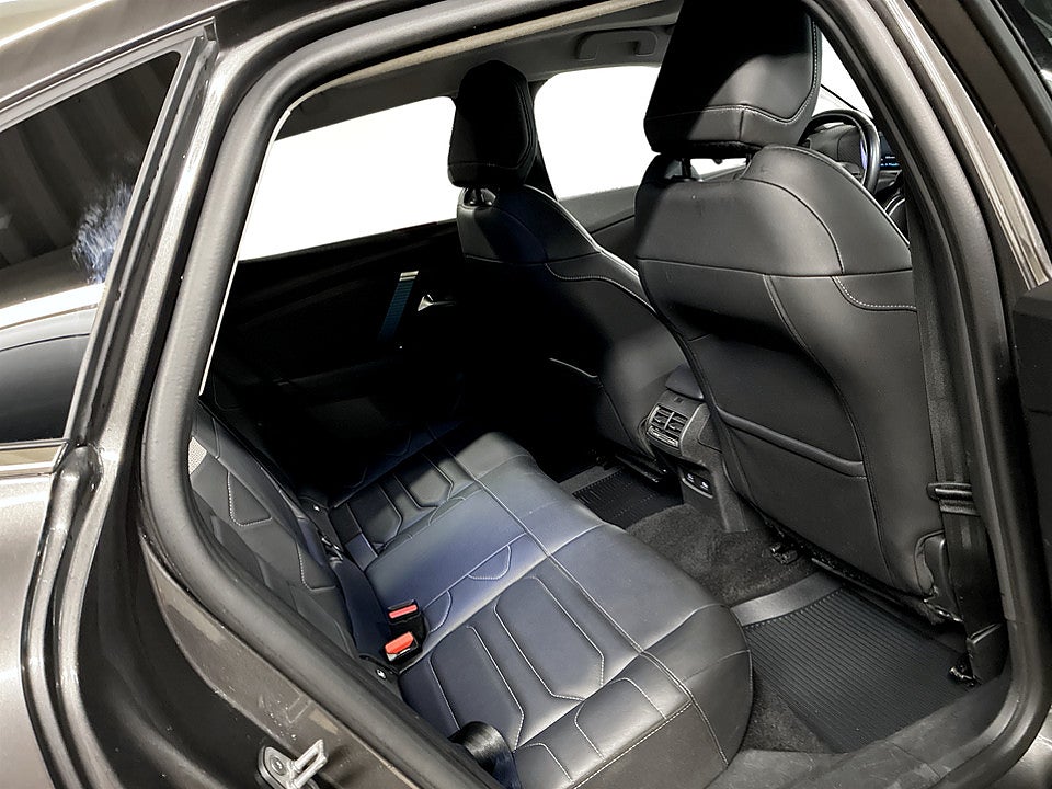 Bild på Citroën e-C4 X Shine Exclusive 50kWh 136hk Aut B-KAMERA PANO
