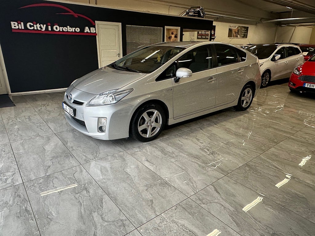 Toyota Prius Hybrid CVT (136hk) Låga Mil / Bluetooth / Nyservad & Ny Besiktsd