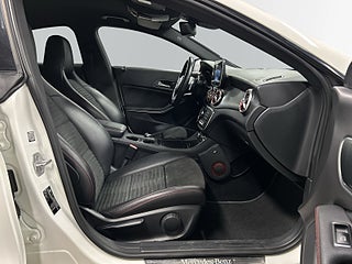 Mercedes-Benz CLA 200 7G-DCT AMG Sport S&V-däck/M-värm/Kamera/Låg skatt