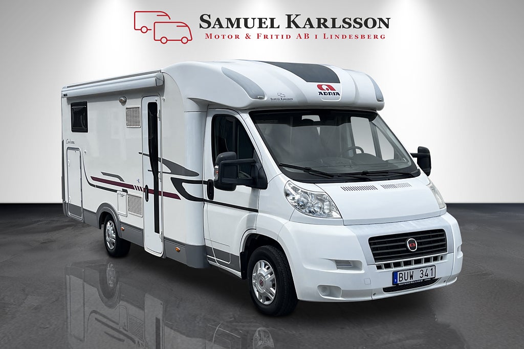 Adria Coral S 670 SL 2.3L 131hk | Långbäddar | El-Golvvärme | Ugn