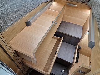 Husbil-halvintegrerad Adria Coral Plus 670 DL 31 av 31