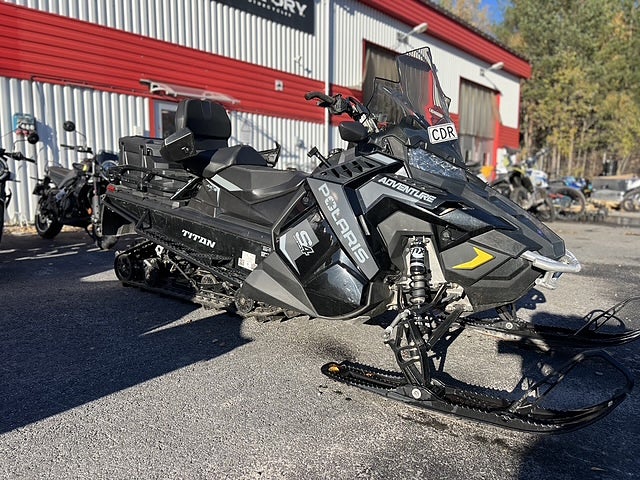 Polaris Titan Prostar S4  Adventure 155