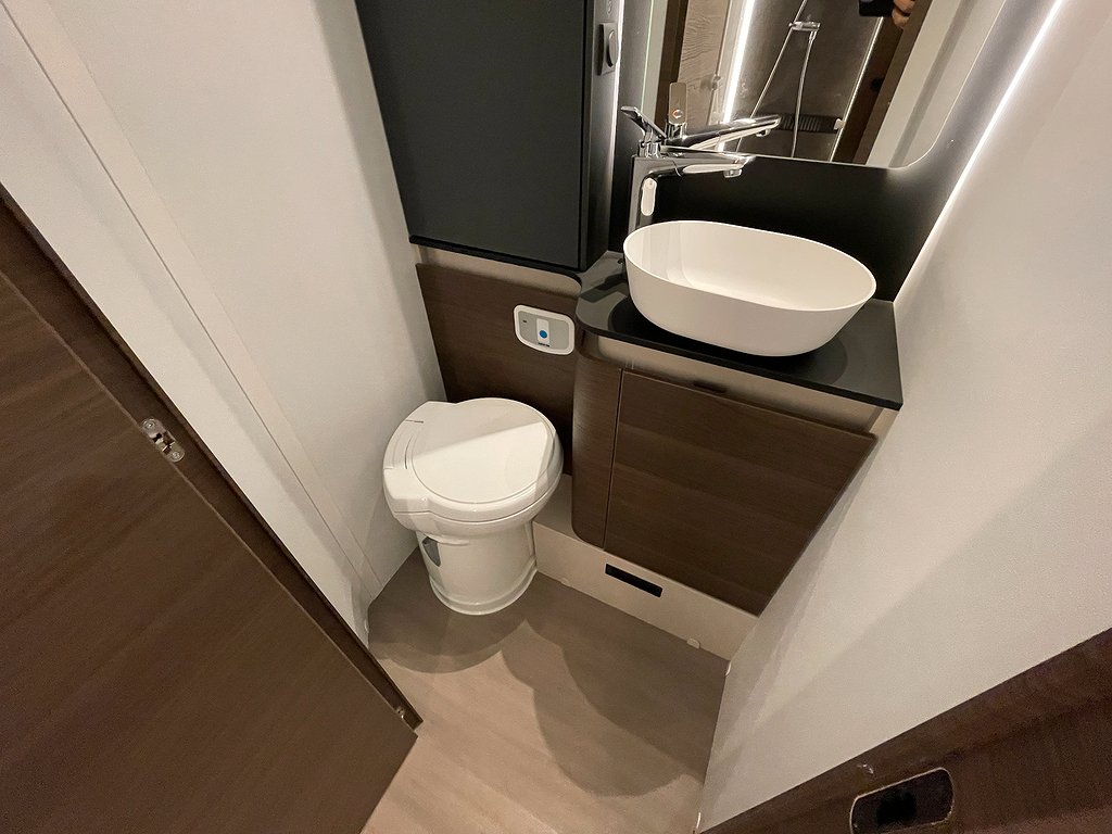 Adria Sonic Supreme 700 SL / Automat 180hk / ALDE / Taksäng - Adria