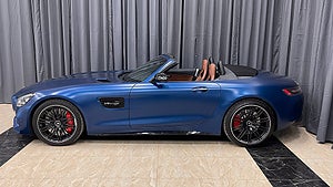 Mercedes-Benz AMG GT C Roadster har en V8-motor på 557 hästkrafter. 