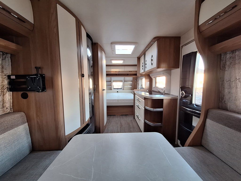 Hobby De Luxe 540 UFf Queenbädd