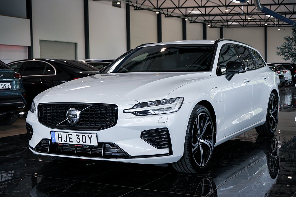 Volvo V60 Recharge T6 AWD AUT Plus Dark 398hk 360Kam Drag Blis 