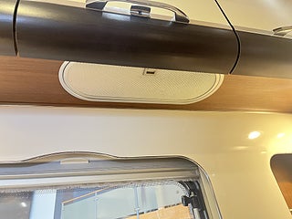 Husbil-halvintegrerad LMC T681 16 av 26