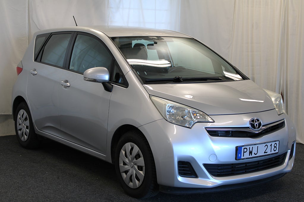 Toyota Verso-S 1.33 Dual VVT-i Automat | Backkamera | Lågmil | 99hk