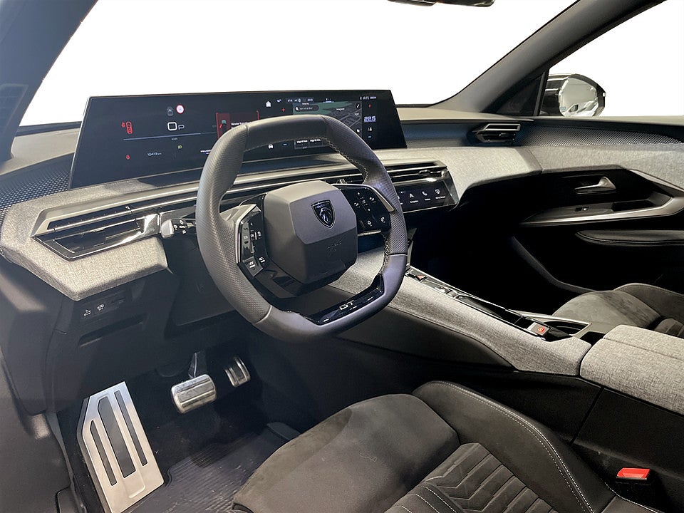 Bild på Peugeot 5008 GT Ultimate Hybrid 145hk Aut 7-SITS ELSTOL B-KAMERA
