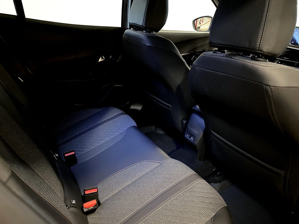 Bild på Peugeot 2008 Allure 1.2 PT 130hk CARPLAY FARTHÅLLARE
