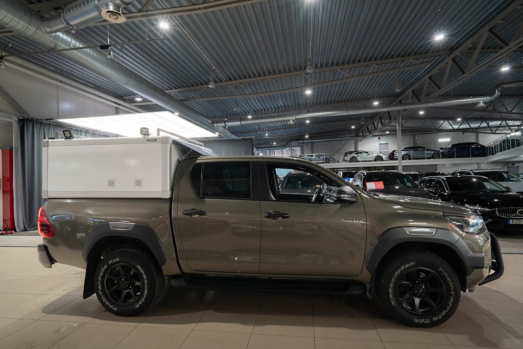 Toyota HiLux 2.8 AWD INVINCIBLE HUNDKÅPA INVERTER D-VÄRMARE MOMS 204