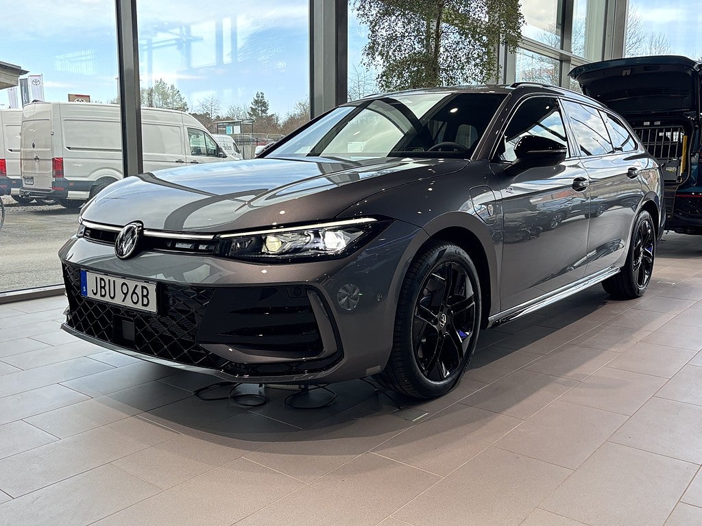 Volkswagen Passat eHybrid 272hk R-Line Privatleasing 4995kr tom 19/4