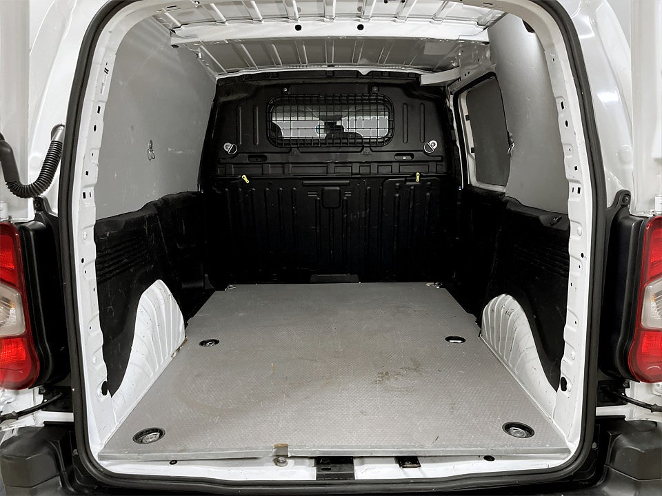 Bild på Peugeot Partner PRO 1.2 PT 130hk Aut L1 P-SENSORER