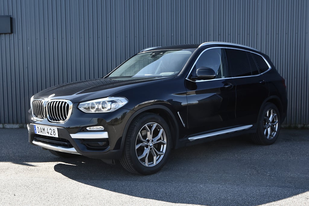 BMW X3 xDrive20d X-line / Drag Värmare Navigation