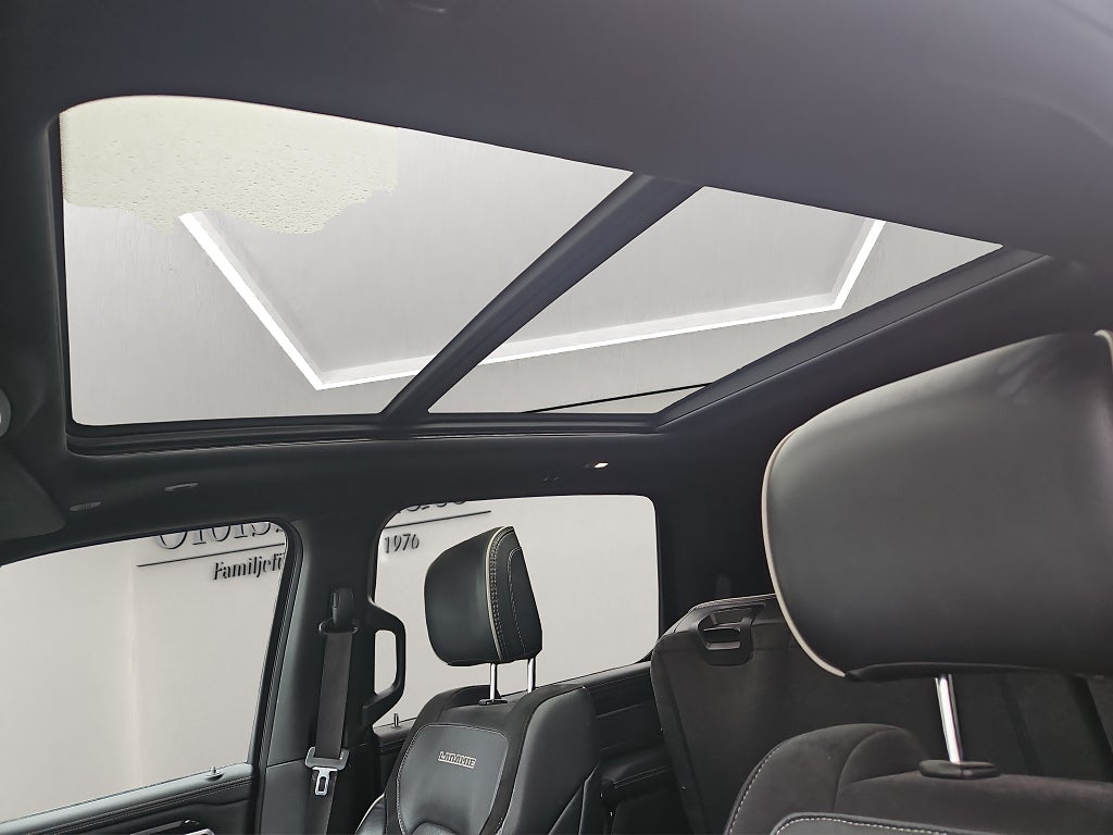 Dodge Ram 1500 Laramie Night Edition Leer Kåpa V8 Hemi 395hk - bild 7