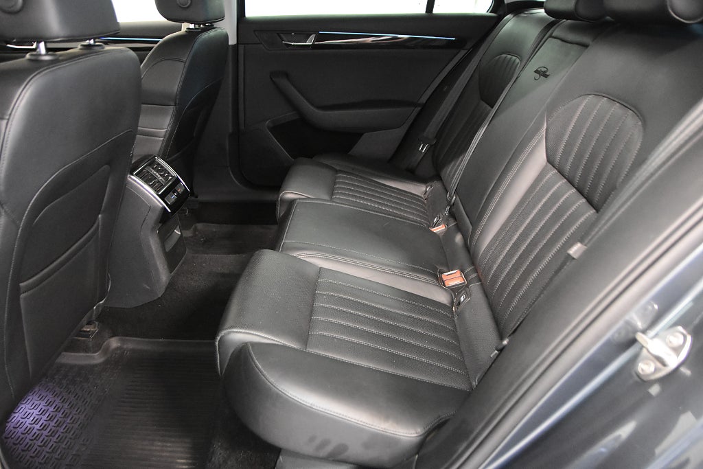 Skoda Superb 2019 - miniatyr 14