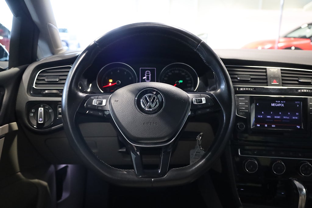Volkswagen Golf 5-dörrar 1.4 TSI AUT Pano Drag Kamera Värmare Blåtand 2013