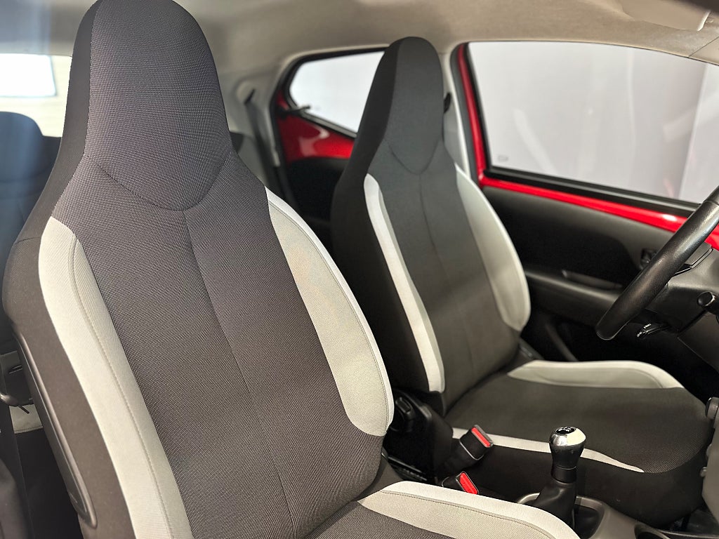Toyota Aygo 5-dörrar 1.0 VVT-i X-PLAY Touch motor & Kupé värmare