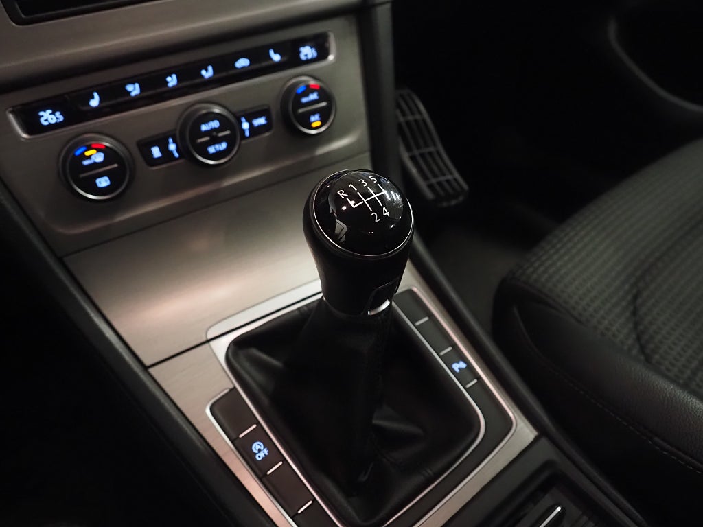 Volkswagen Golf Sportscombi 1.6 TDI 105hk |Dragkrok|Backkamera| 2014