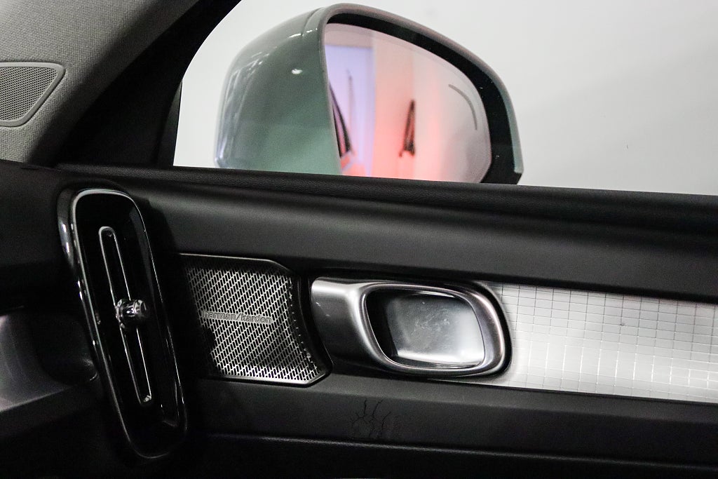 Volvo XC40 T5 AWD Intro Edition H/K Panorama 360°