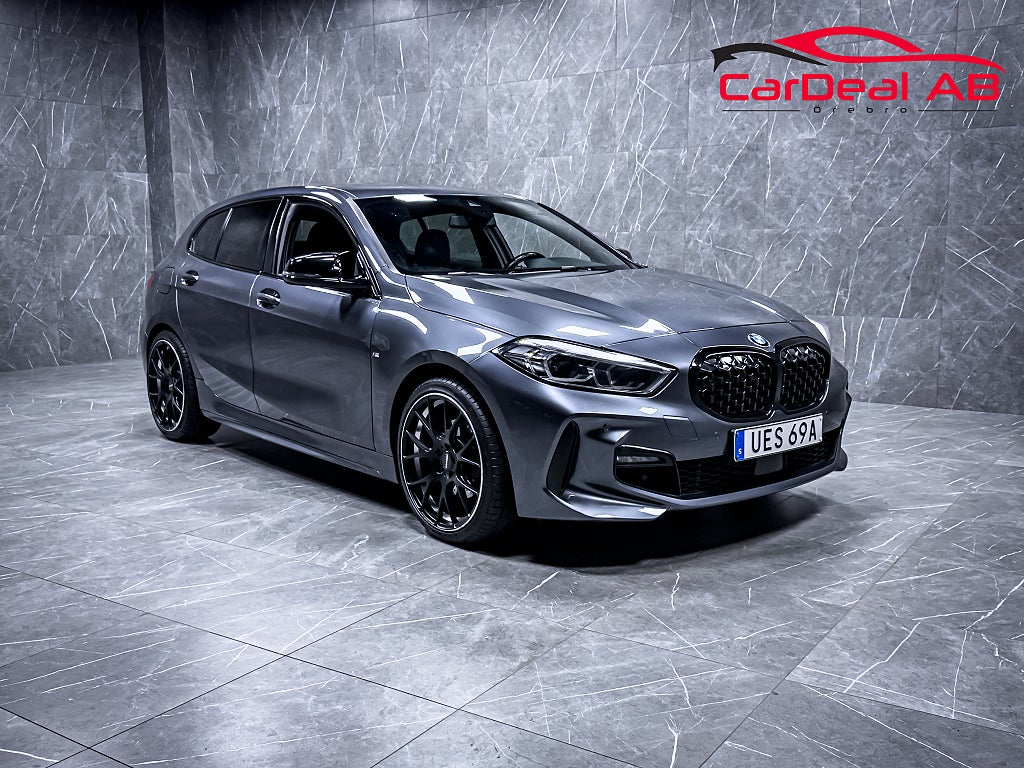 BMW 118i i F40 136 hk Steptronic M Sport M-Värmare 19" HiFi PDC