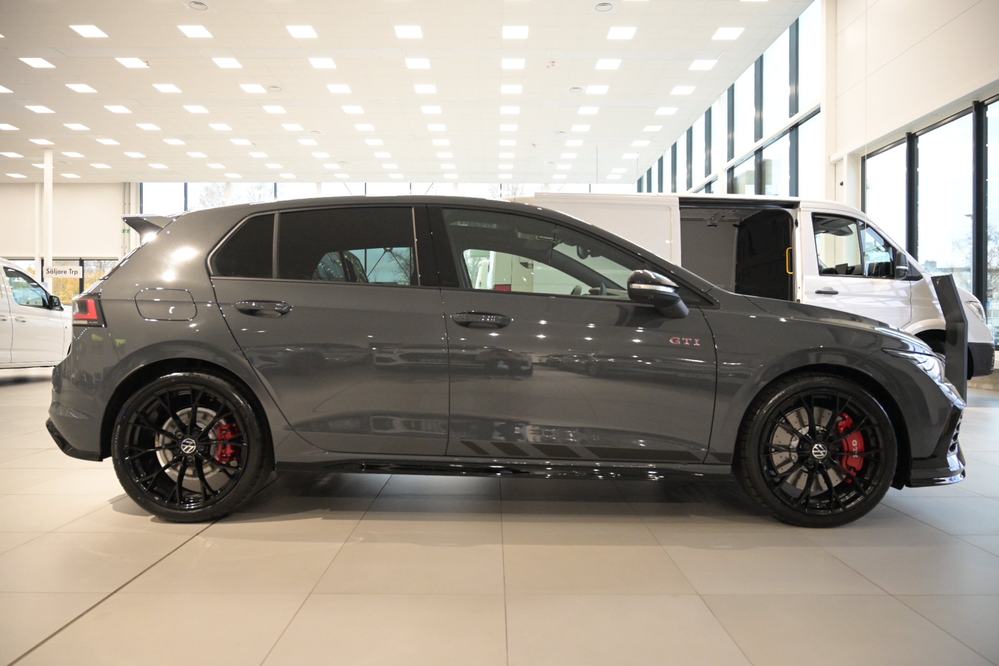 Volkswagen Golf GTI 300 hk 2026, bild 6/54